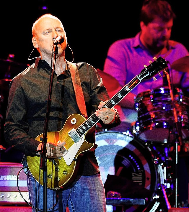 Przise Reproduktion: Mark Knopfer an der Gitarre  | Foto: dpa