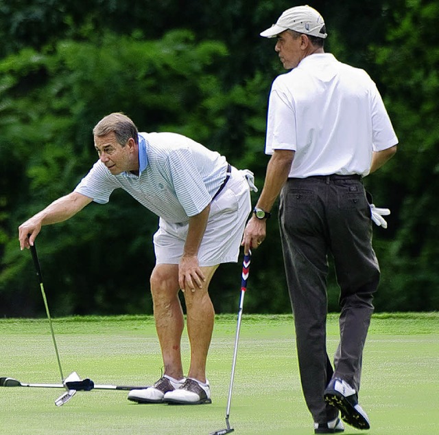 John Boehner und Barack Obama spielen zusammen Golf.   | Foto: AFP