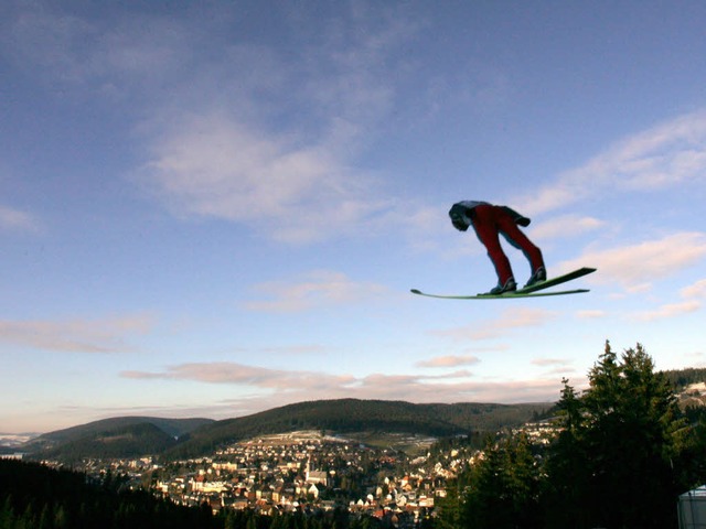Skispring-Idyll mit und ohne Schnee: W...hier ein Archivbild aus dem Jahr 2007.  | Foto: dpa