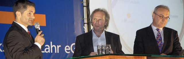 Moderator Uwe Baumann (Mitte) befragte...er Volksbank Lahr im vergangenen Jahr.  | Foto: Jrg Schimanski
