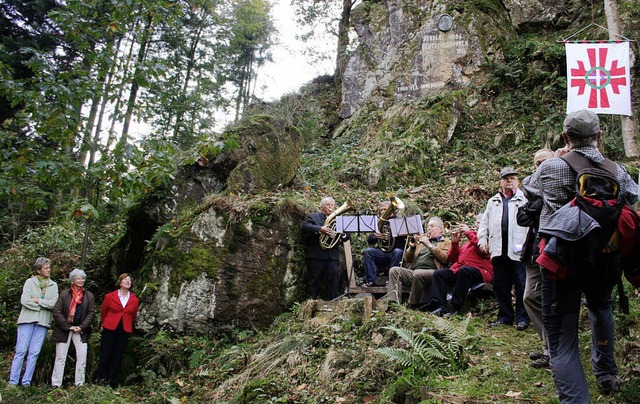 Mit einem Tusch der Kandelmusikanten f... am Fue des Kandels im Altersbachtal.  | Foto: karin heiss