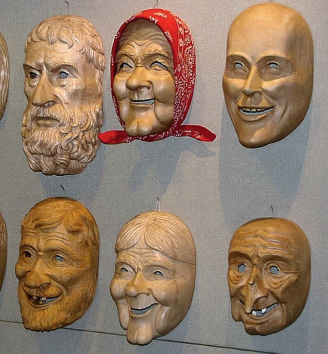 Zu sehen sind in der Ausstellung unter anderem Holzmasken.   | Foto: bz