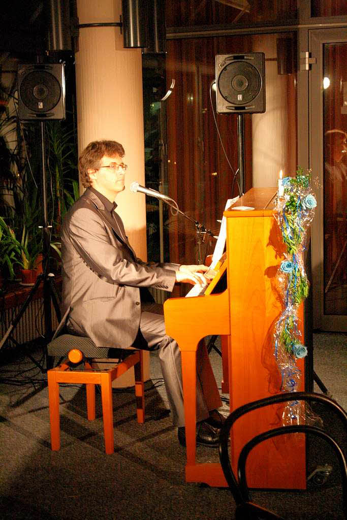 Martin Glckler sorgte am Klavier fr Lounge-Stimmung im Foyer.