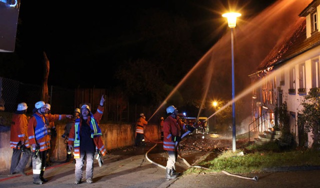 Komplett abgebrannt ist am Samstagmorg...konomiegebude in Lffingen-Unadingen.  | Foto: Christa Maier