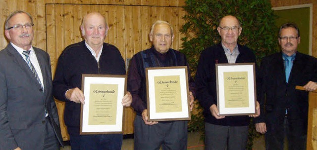 Ehrung bei der WG Knigschaffhausen: D...ner Schneider und Heinrich Bury dabei.  | Foto: WG Knigschaffhausen