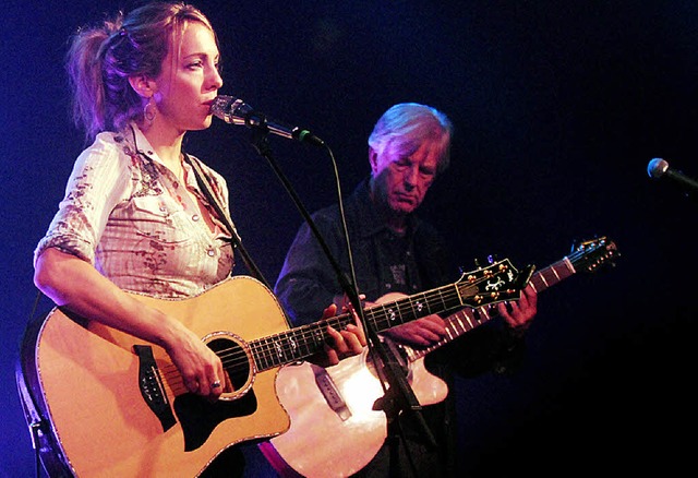 Melanie Dekker wird nur von Gitarren und Gesang begleitet.   | Foto: Wolfgang Knstle
