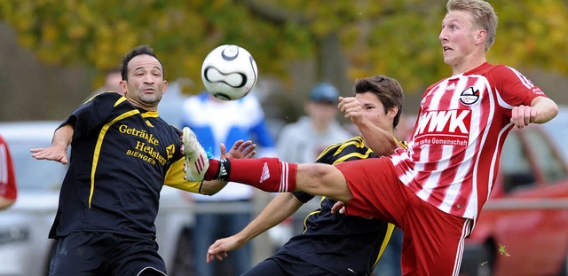 Die Biengener Suat Simsek  und David A...nute die Fhrung fr Stegen erzielte.   | Foto: Patrick Seeger