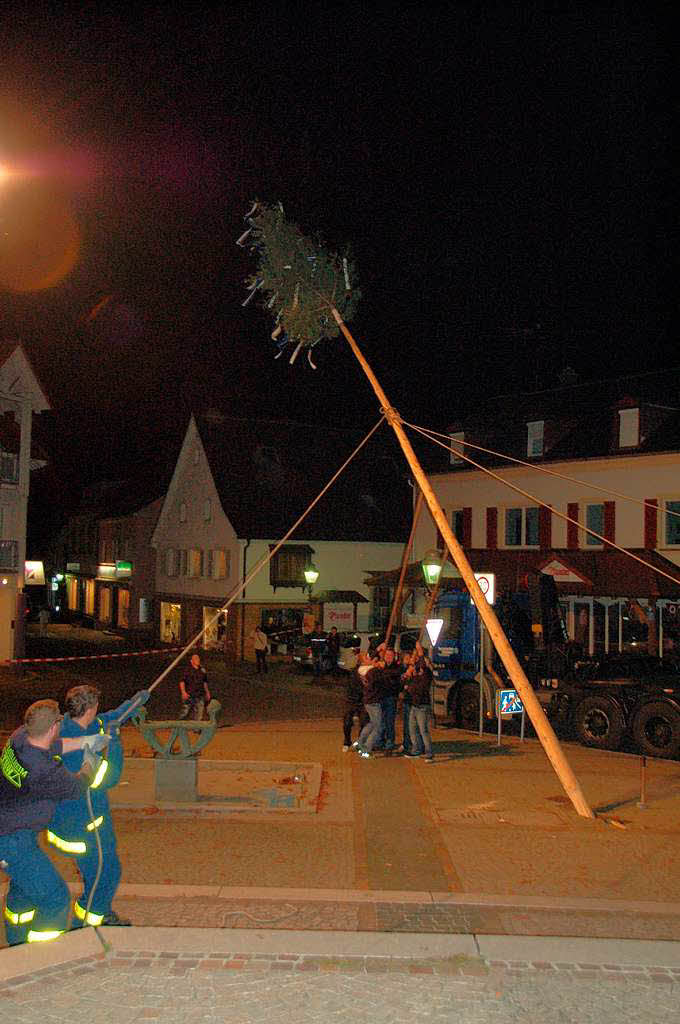 Mllheims neue Rathauschefin Astrid Siemes-Knoblich lie sich feiern, als das Ergebnis feststand. Und hatte eine lange Nacht vor sich...