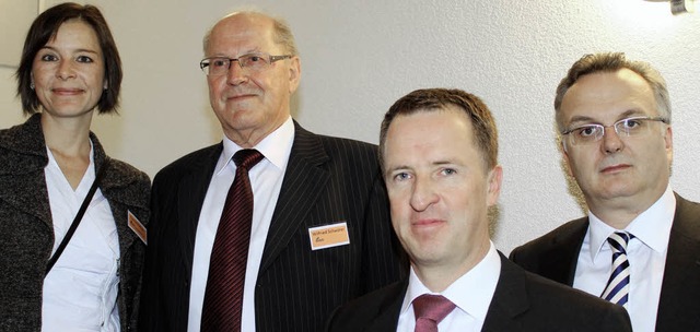 Wilfried Schwrer (Zweiter von links) ...er des Tochterunternehmens in Zwnitz.  | Foto: Heidrun Brichta