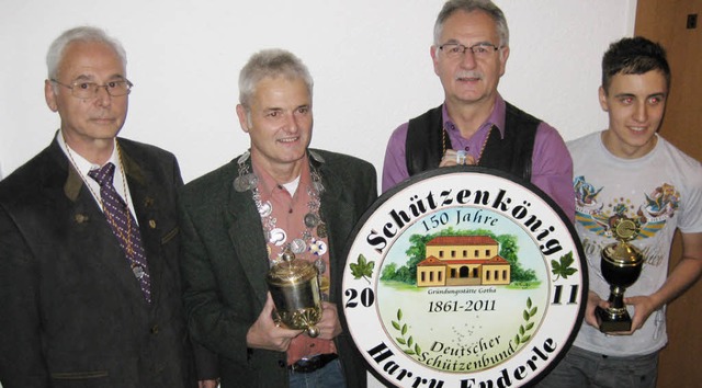 Rolf Schchtele (1. Ritter), Harry End...eibe und Luca Br (Jungschtzenknig).  | Foto: Privat