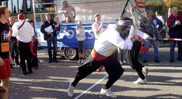 Flotte Piraten: Das Team Landjugend beim Staffelwettbewerb.  | Foto: Franz