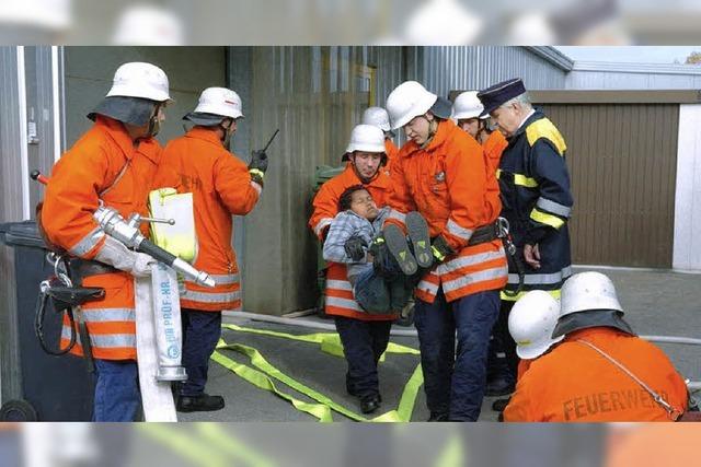 Wyhler Feuerwehr beweist bei Übung Leistungskraft