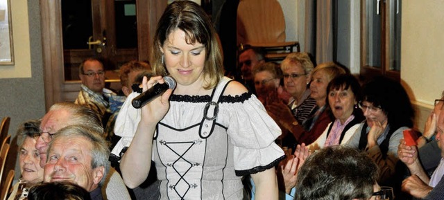 Die Sngerin Anja Engel suchte bei ihr...m Benefizkonzert Kontakt zum Publikum.  | Foto: Dietmar Noeske