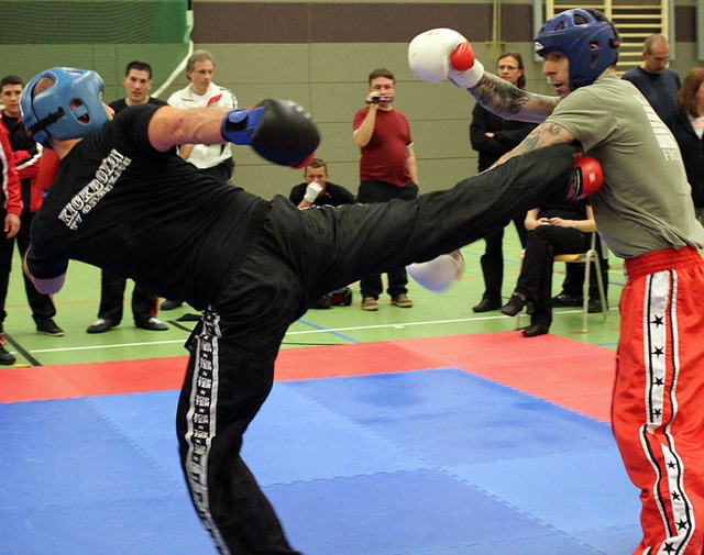 Sein Gegner muss zuweilen eine Menge a...ft mit seinem Fu bei der Kickbox-DM.   | Foto: privat