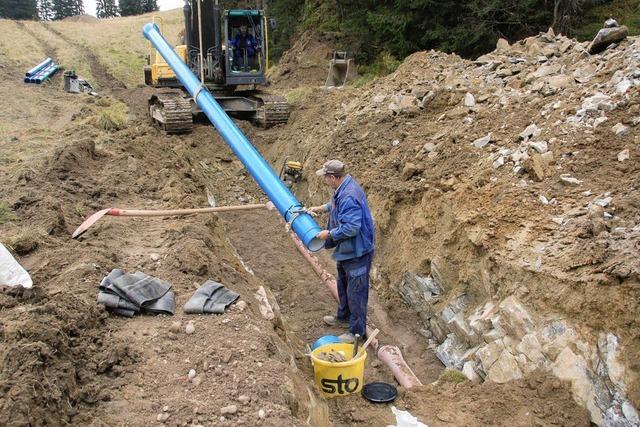 Der Bagger beit auf Granit