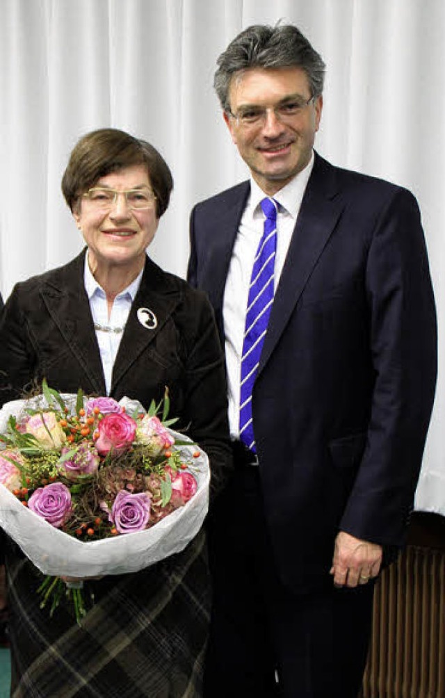 Lehen, Ehrung Sigrun Lwisch, 40 Jahre...grun Lwisch, OB Dieter Salomon (v.l.)  | Foto: Harald Albiker