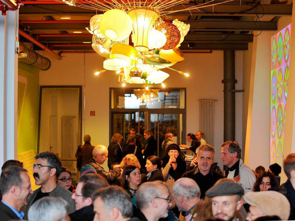 Gste, Darbietungen, Kunst im runderneuerten Haus