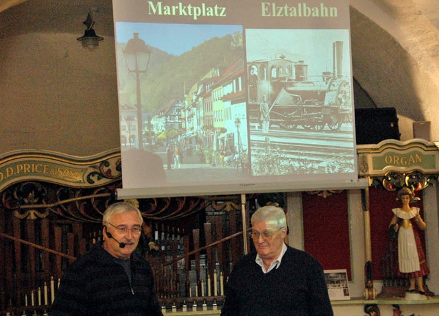 Manfred Mssner (rechts) und Klaus Per...ungen auf dem Waldkircher Marktplatz.   | Foto: Hubert Bleyer