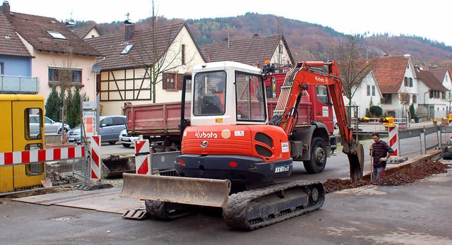 Die Baggerarbeiten in Reichenbach sign... soll, mssen  Kabel verlegt werden.    | Foto: Wolfgang Beck