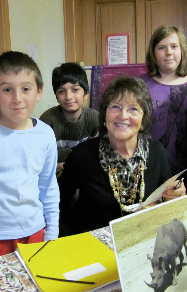 Nach der spannenden Lesung hatten die ... zu ihrer Arbeit und zu ihren Reisen.   | Foto: schule