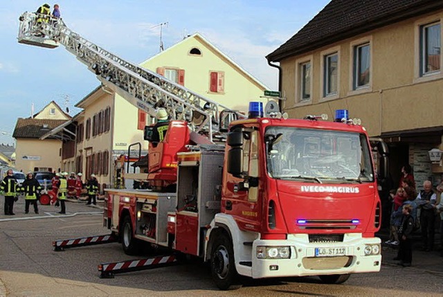 Herbstbung in Hllstein: Den Brandfal...ngeschlossenen  galt es zu bewltigen.  | Foto: Hans-Jrgen Hege