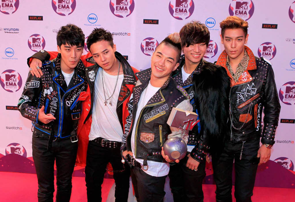 Auf dem roten Teppich: Big Bang, Boy Band aus Sd Korea, ausgezeichnet als „World Wide Act“