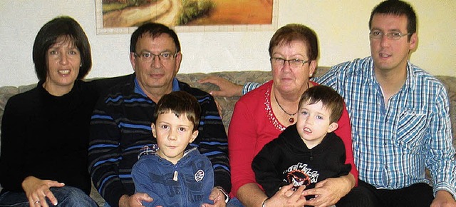 Deutsch-trkische Familie in Herbolzhe...zen die Enkel Cedrid und Fabio Kachel.  | Foto: Privat