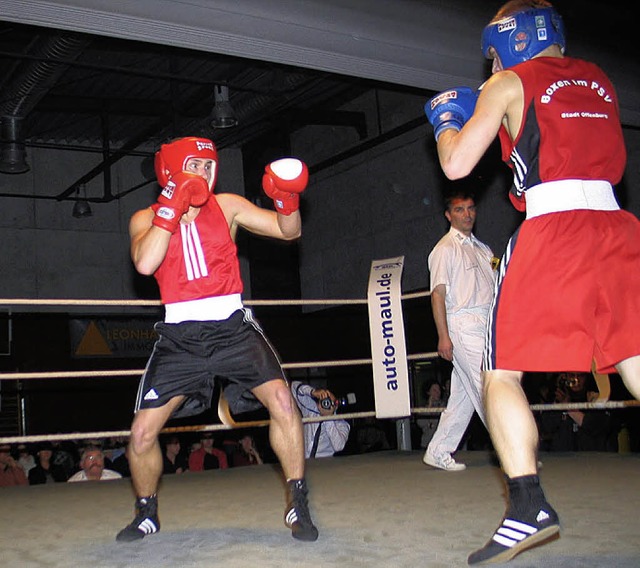 Spannende Kmpfe sahen die rund 200 Zuschauer beim Boxabend in der Rmerhalle.   | Foto: Hassler