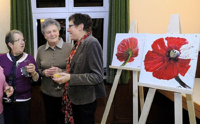 Im Gesprch: Hobbymalerin Rosel Lohmller (rechts)   | Foto: w. knstle