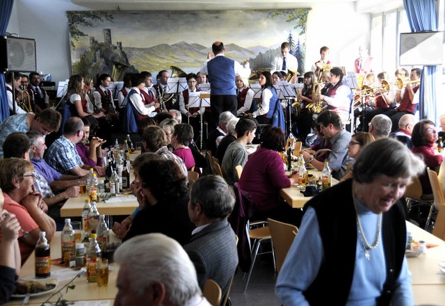 Der Musikverein Aulfingen unter Leitun...her des Schlachtfestes des MV Blumegg.  | Foto: Dietmar Noeske