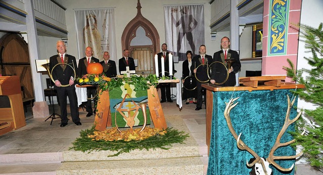 Die parforcehornblser in der jagdlich geschmckten Kirche in Mundingen.  | Foto: Hans-E. Meidhof