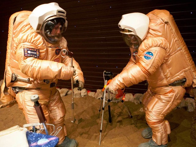 Simulierter Ausflug auf den Mars der Crew.   | Foto: AFP