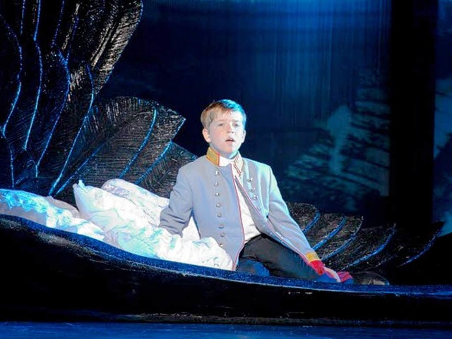 Der kleine Kronprinz Rudolf (gespielt ...t Lucks) im Musical Elisabeth in Kln.  | Foto: R.STOETZEL