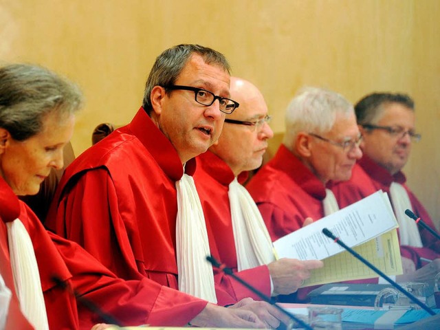 Andreas Vokuhle (Zweiter von links) f...sident des Bundesverfassungsgerichts.  | Foto: dpa