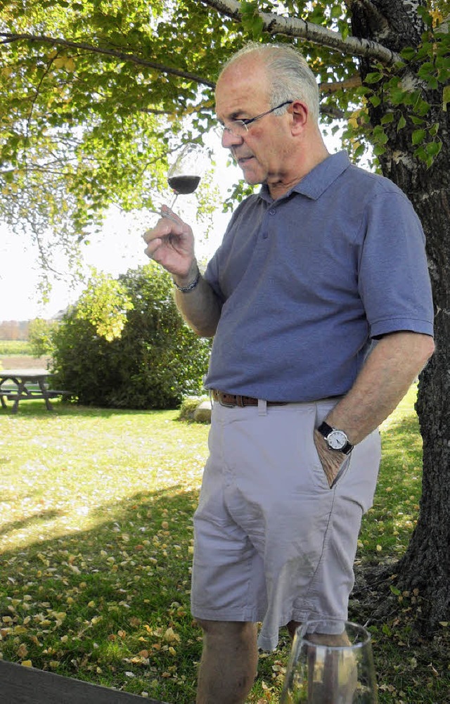 Wein aus dem Osten Kanadas ist im Komm...Ketchin probiert einen jungen Rotwein.  | Foto: Anna Schmidhauser