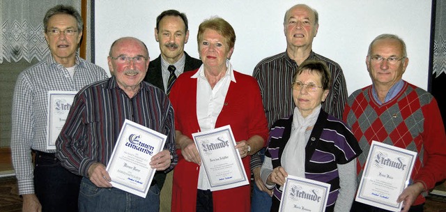 Die Geehrten der Skizunft Kollnau mit ...hard Reichenbach (Dritter von links).   | Foto: Ringwald