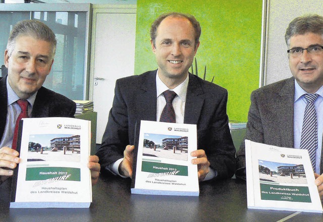 Die Herren des Haushalts: Landrat Tilm...aus Stein (links) und Bernhard Höfer. | Foto: Martin Die Herren des Haushalts: Landrat Tilm...aus Stein (links) und Bernhard Höfer. | Foto: Martin