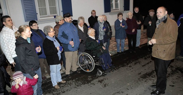 Feier fr die neu gestaltete Strae mi...rgermeister Wolfgang Brucker (rechts).  | Foto: christoph breithaupt