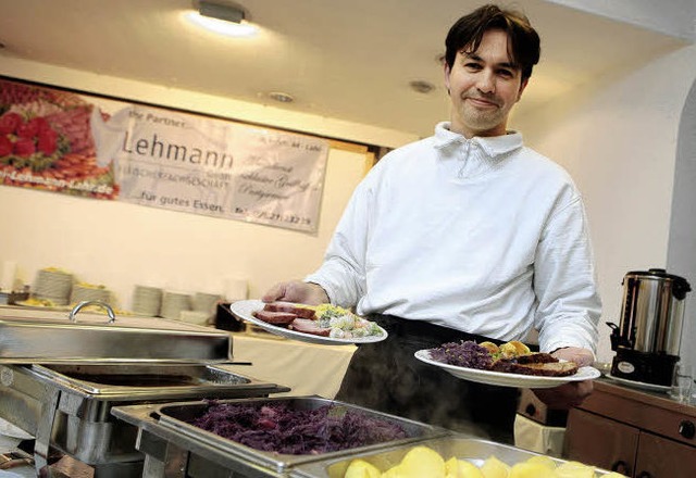 Martin Lehmann an seinem Arbeitsplatz ...men des ehemaligen Mbelhauses Ruder.   | Foto: christoph breithaupt