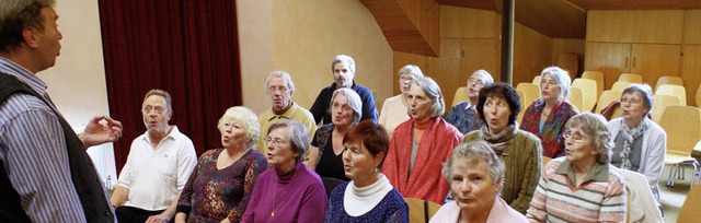 In einem Gesangskurs mit Christiaan Bo...hler Singkreises auf ihr Konzert vor.   | Foto:  Werner Probst