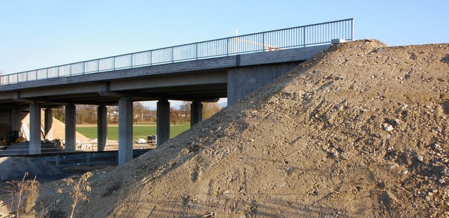 Als Torso knnte diese Brcke der B 31...n vor der Brcke zur L 115 abflieen.   | Foto: manfred frietsch