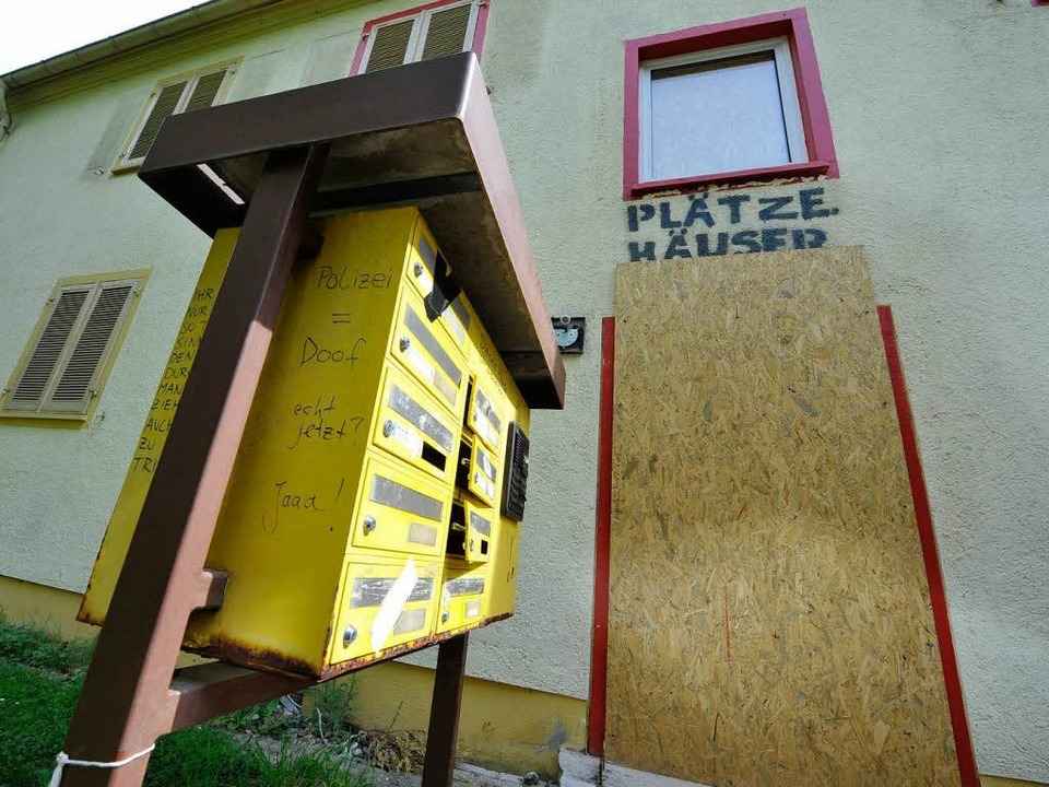 Das Haus in der Johann-Sebastian.-Bach-Stra�e ist besetzt.  | Foto: Michael Bamberger