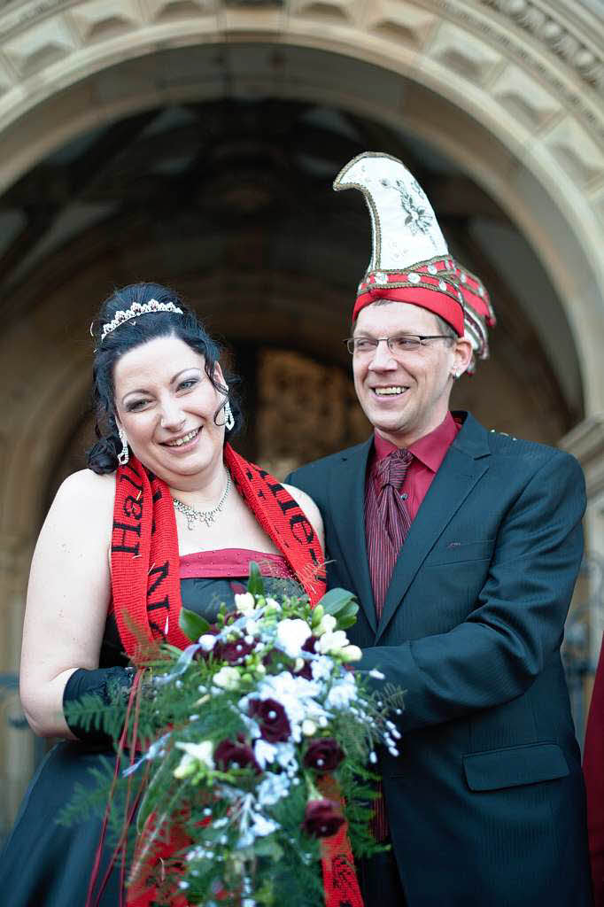 Das frisch verheiratete Prinzenpaar des Karnevalvereins "C2HN" aus Halle-Neustadt.