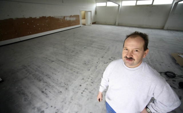 Edwin Rderer in der fast fertigen neuen Lagerhalle   | Foto: Bastian Henning