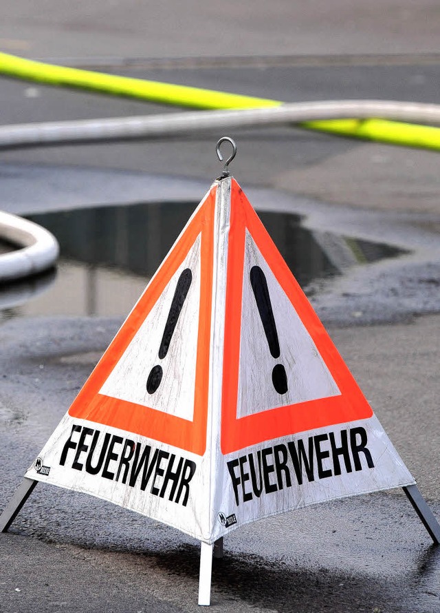 Feuerwehr im Einsatz! Das galt am verg... eine bung im Haus Engels stattfand.   | Foto: Harald Tittel (dapd)