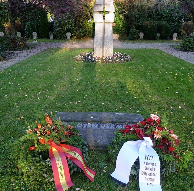 Kranzniederlegung am Staufener Friedhof  | Foto: Manfred Burkert