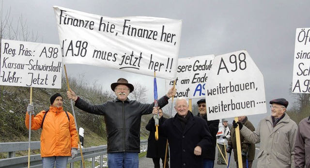 Bei der Erffnung der A 98, Abschnitt ... Jahr fordern Brger deren Weiterbau.   | Foto: Ingrid Bhm-Jacob