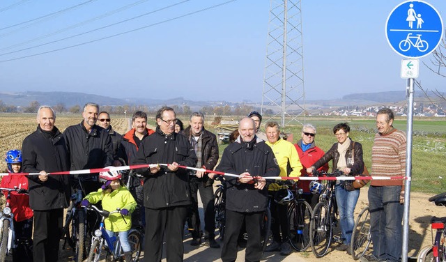 Auf durchgehend asphaltierten Wegen vo...rfer den Lckenschluss im Radwegenetz.  | Foto: Marco Schopferer