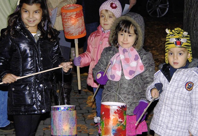 Viele Kinder hatten mit ihren bunten L... Marktplatz zur Mhlinwiese viel Spa.  | Foto: Hans-Jochen Voigt