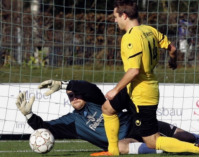 Immer wieder im Blickpunkt: Bei Torwar...s Mrsch nicht hher als 0:1 ausfiel.   | Foto: Dieter Reinhardt